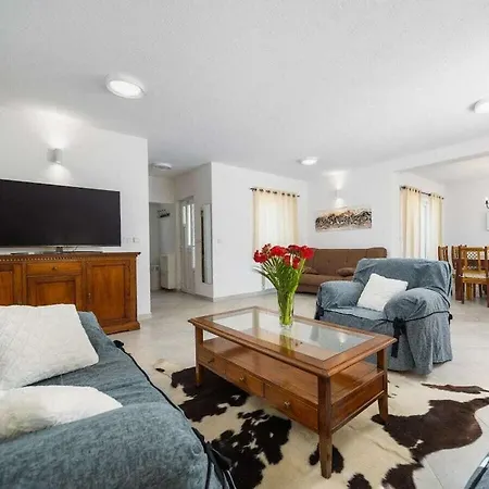 1-bedroom *